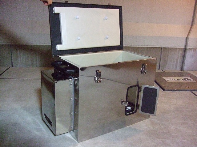 発電機　ホンダEU16i　消音ボックス　日本製　大阪　防音ボックス　
